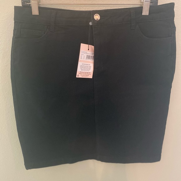 Black denim mini skirt NWT - Picture 4 of 4